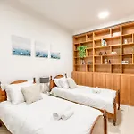 度假居 Enormous Luxury 3-storey Townhouse, Rooftop Egas1-1 *