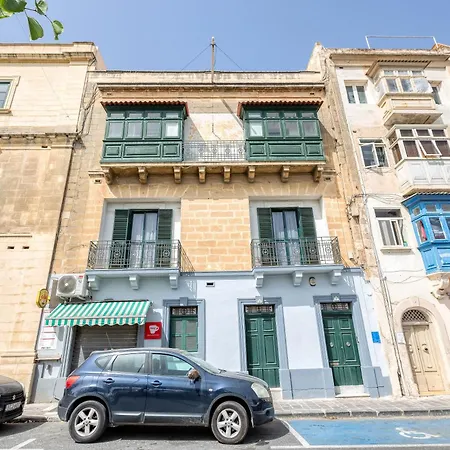 Enormous Luxury 3-storey Townhouse, Rooftop Egas1-1 Semesterbostad