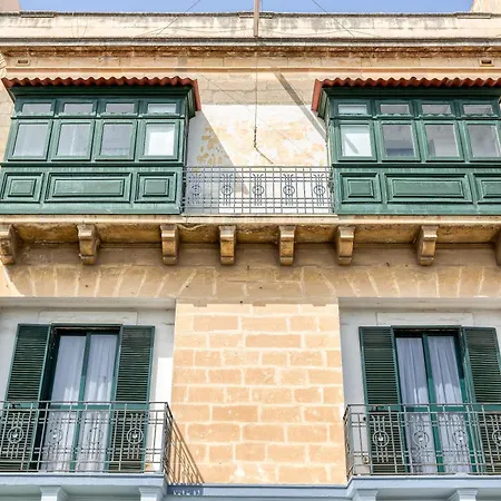 Enormous Luxury 3-storey Townhouse, Rooftop Egas1-1 Semesterbostad