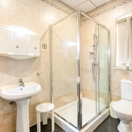 Enormous Luxury 3-storey Townhouse, Rooftop Egas1-1 *