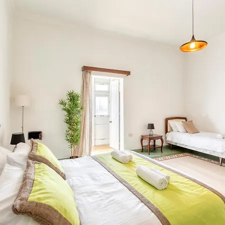 Semesterbostad Enormous Luxury 3-storey Townhouse, Rooftop Egas1-1