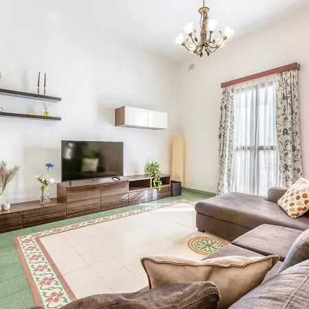 Enormous Luxury 3-storey Townhouse, Rooftop Egas1-1 Semesterbostad *