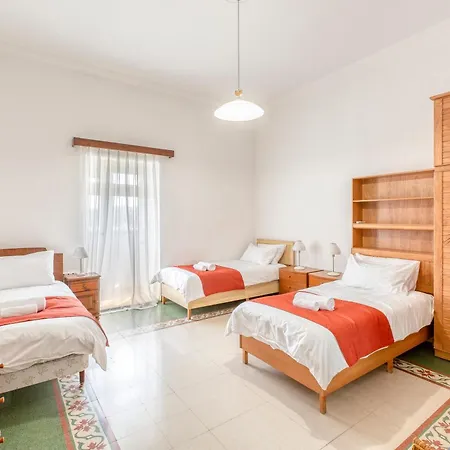 Semesterbostad Enormous Luxury 3-storey Townhouse, Rooftop Egas1-1 Il-Furjana