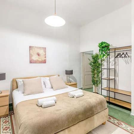 Enormous Luxury 3-storey Townhouse, Rooftop Egas1-1 * Floriana