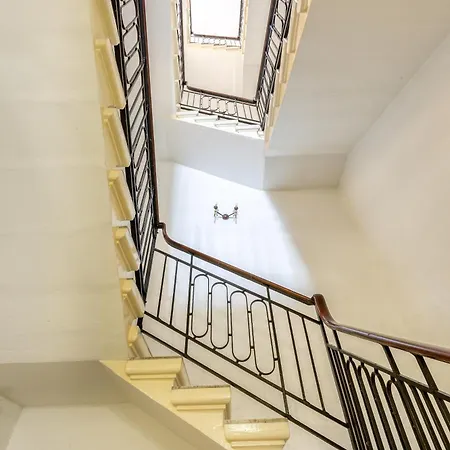 Enormous Luxury 3-storey Townhouse, Rooftop Egas1-1