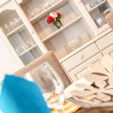 Semesterbostad Enormous Luxury 3-storey Townhouse, Rooftop Egas1-1 *