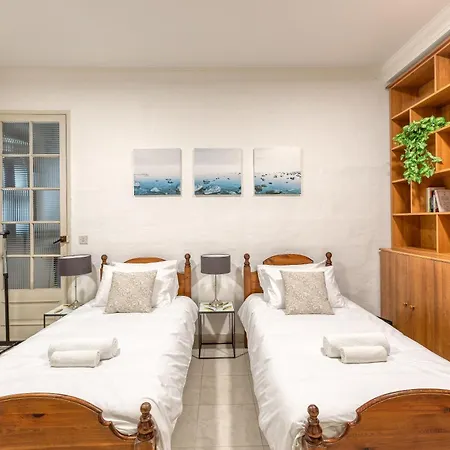 Enormous Luxury 3-storey Townhouse, Rooftop Egas1-1 * Floriana