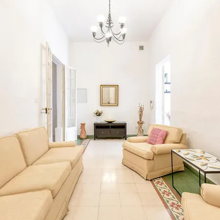 Holiday home Enormous Luxury 3-storey Townhouse, Rooftop Egas1-1 *
