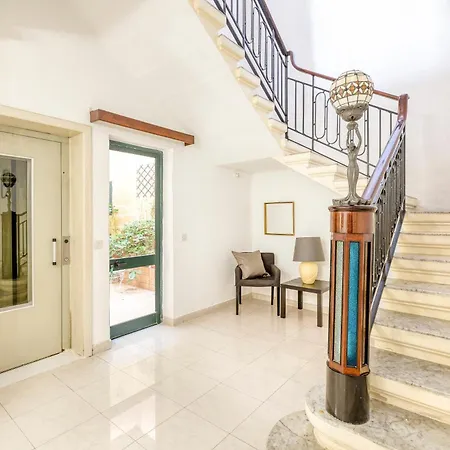 Enormous Luxury 3-storey Townhouse, Rooftop Egas1-1