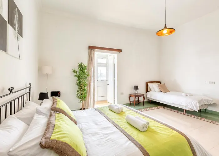 別荘 Enormous Luxury 3-storey Townhouse, Rooftop Egas1-1