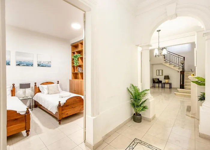 Enormous Luxury 3-storey Townhouse, Rooftop Egas1-1 * フロリアーナ