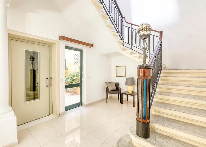 Enormous Luxury 3-storey Townhouse, Rooftop Egas1-1