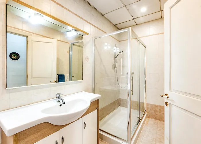 Enormous Luxury 3-storey Townhouse, Rooftop Egas1-1 * フロリアーナ