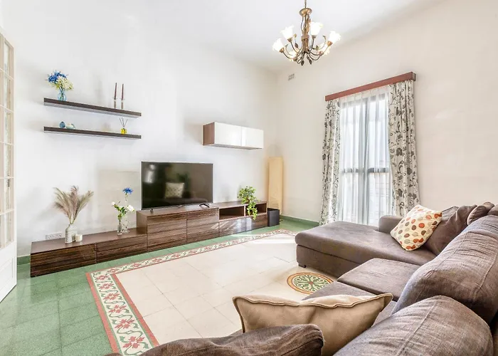 Enormous Luxury 3-storey Townhouse, Rooftop Egas1-1 別荘 *