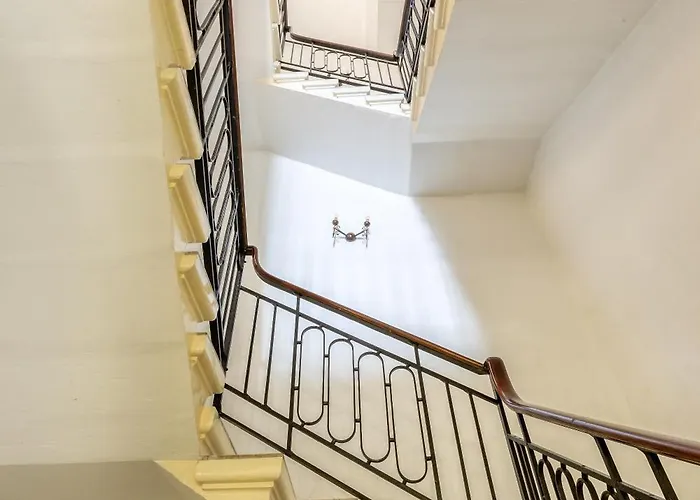 Enormous Luxury 3-storey Townhouse, Rooftop Egas1-1