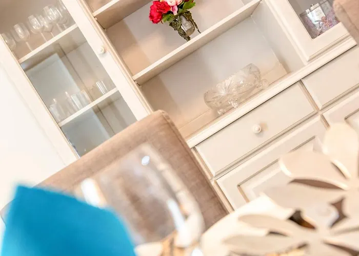 別荘 Enormous Luxury 3-storey Townhouse, Rooftop Egas1-1 *